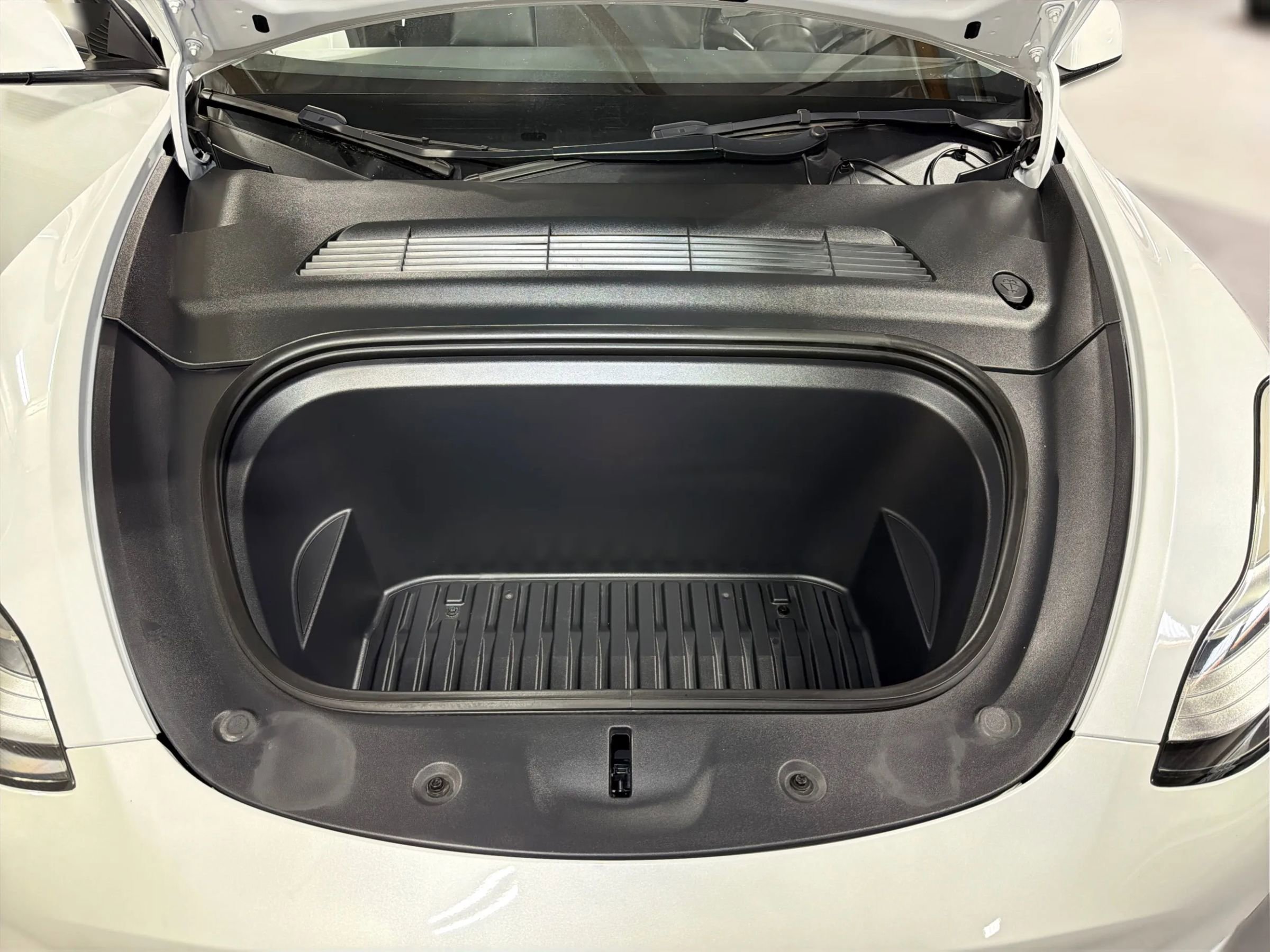 Used 2022 Tesla Model Y Long Range image 19