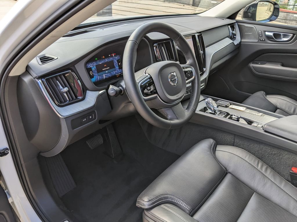 Certified 2025 Volvo XC60 T8 Ultra w/ Climate Package AWD/4WD image 8