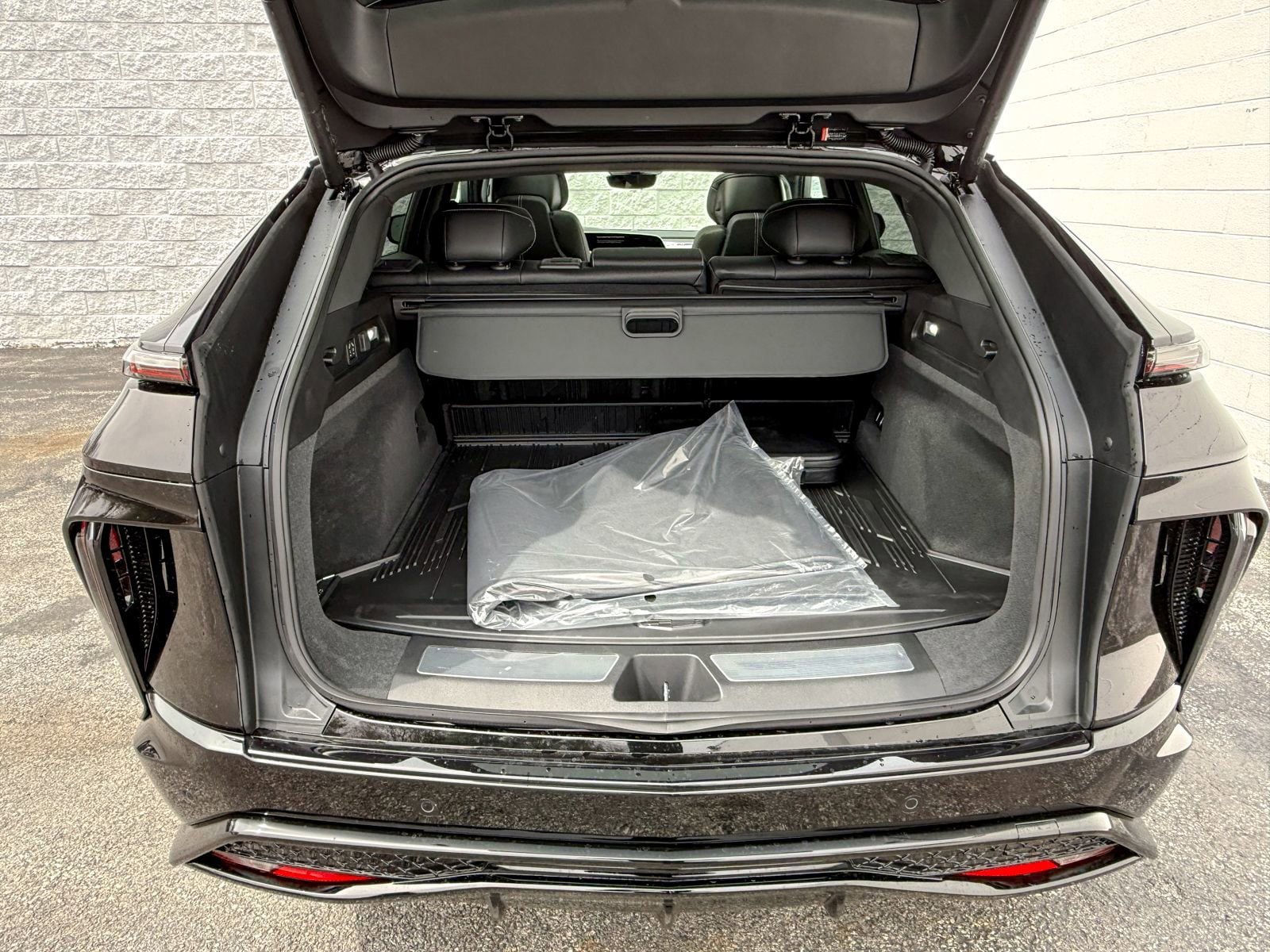 New 2026 Cadillac Lyriq V w/ LPO, Floor Liner Package AWD/4WD image 39