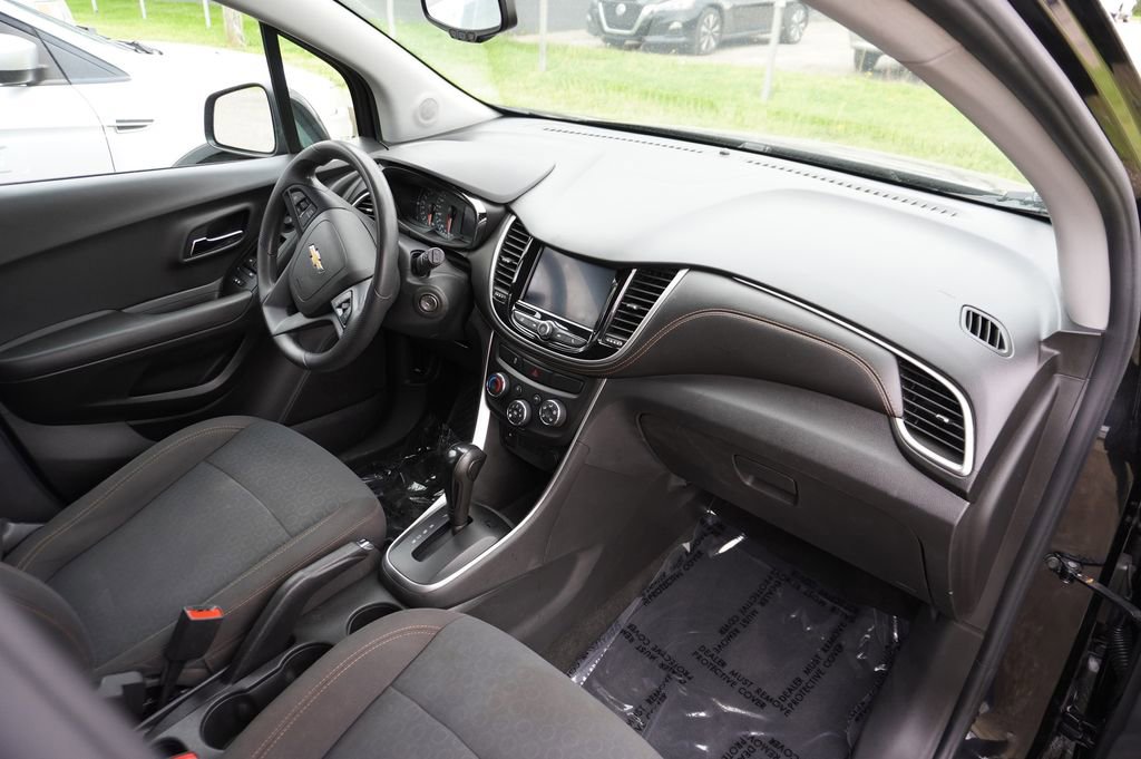 Used 2020 Chevrolet Trax LS w/ Tint and Cruise Package AWD/4WD image 8