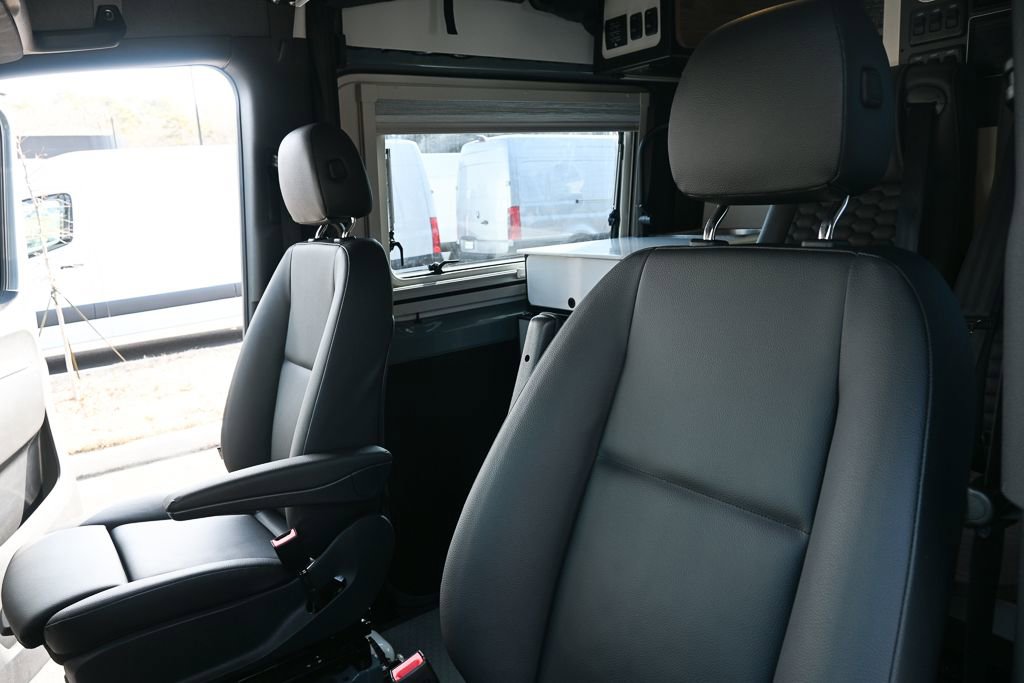 Used 2023 Mercedes-Benz Sprinter 2500 image 5