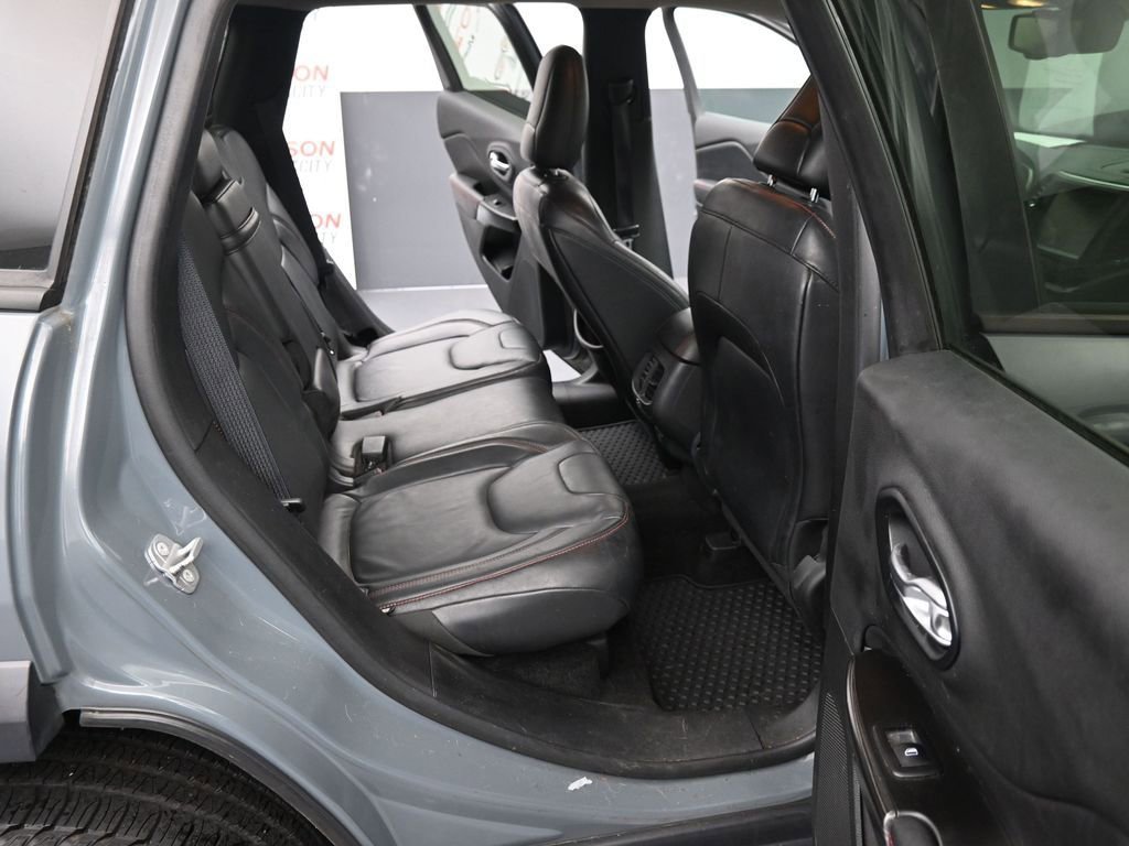 Used 2014 Jeep Cherokee Trailhawk w/ Comfort/Convenience Group AWD/4WD image 23