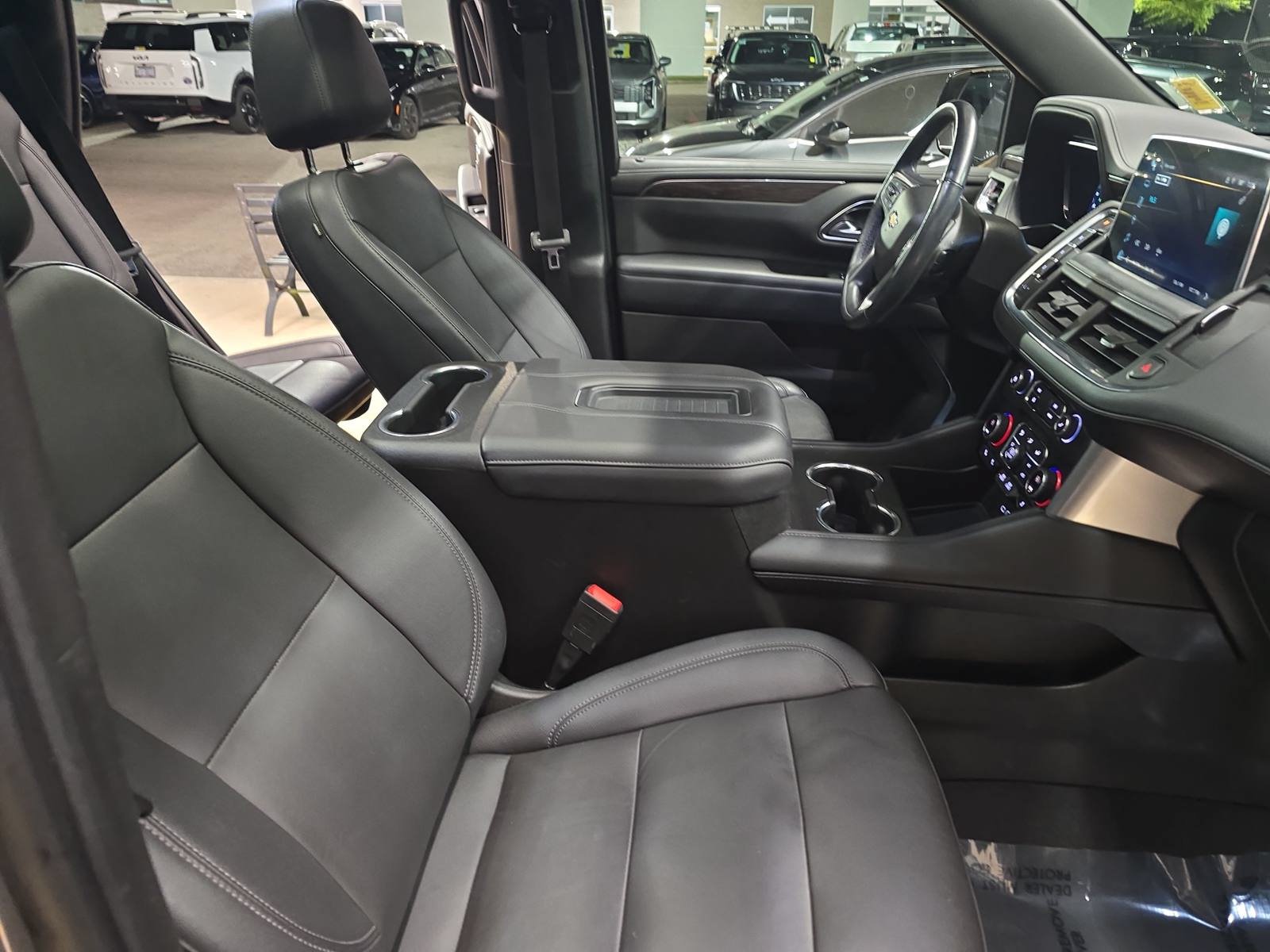 Used 2022 Chevrolet Tahoe LT w/ Luxury Package AWD/4WD image 10