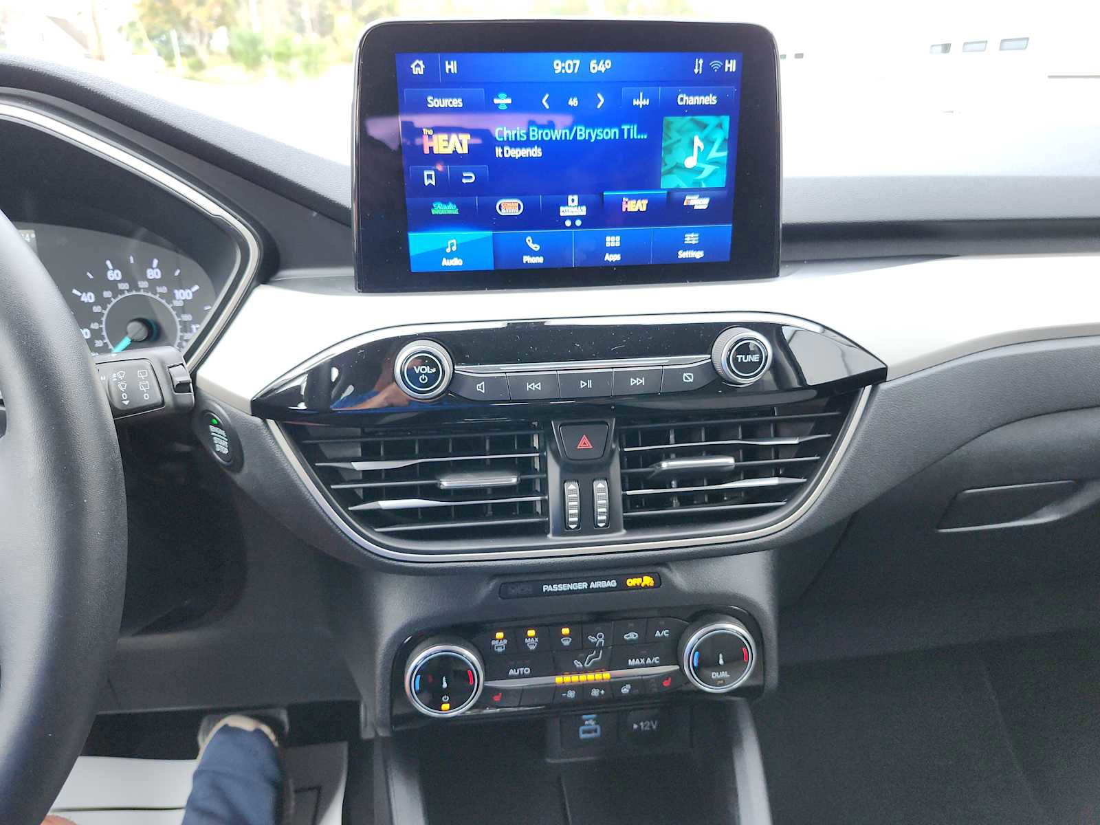 Used 2022 Ford Escape SE w/ SE Sport Appearance Package image 13