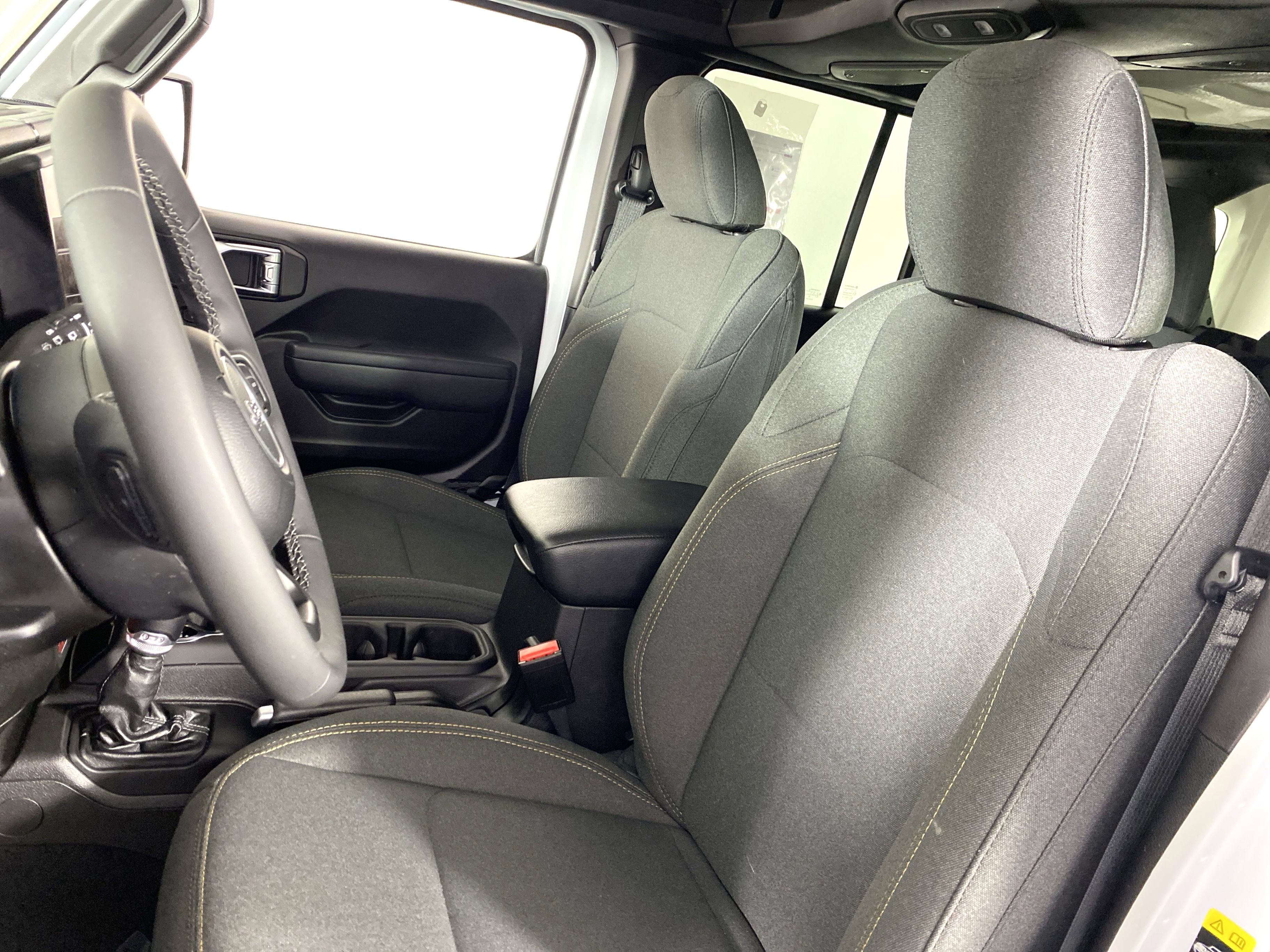 Used 2025 Jeep Wrangler Willys AWD/4WD image 16