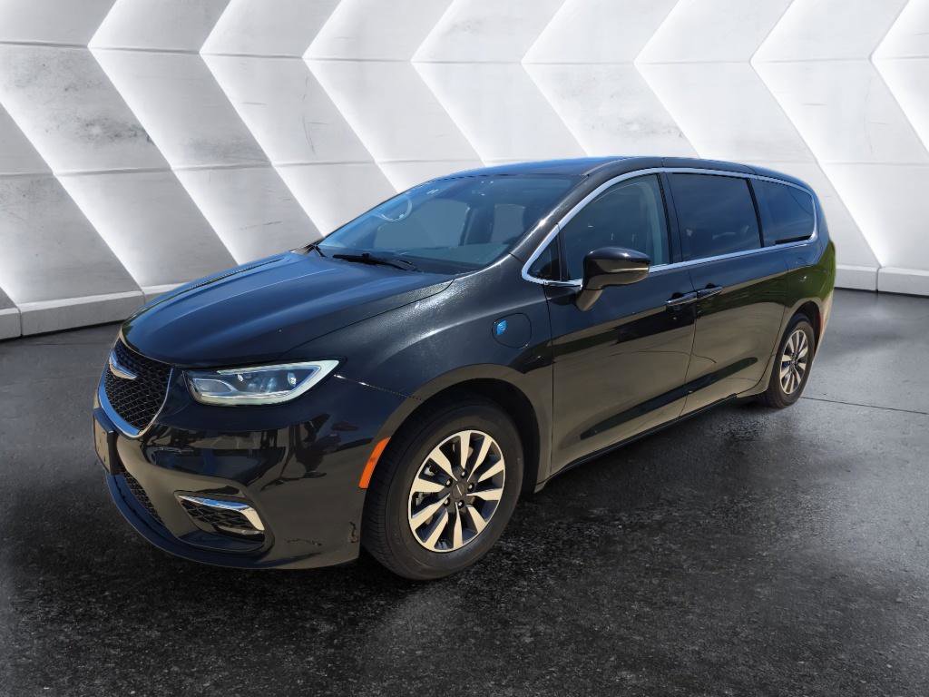 Used 2024 Chrysler Pacifica Limited FWD image 1