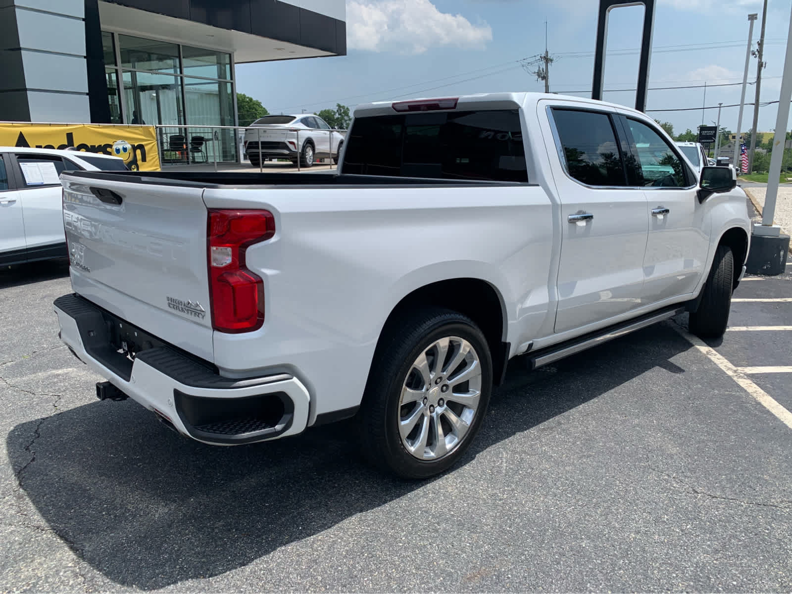 Used 2019 Chevrolet Silverado 1500 High Country w/ Technology Package AWD/4WD image 6