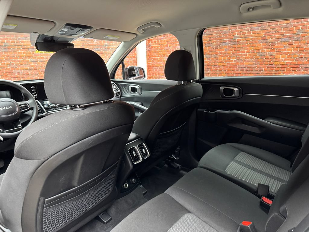 Used 2023 Kia Sorento LX AWD/4WD image 25