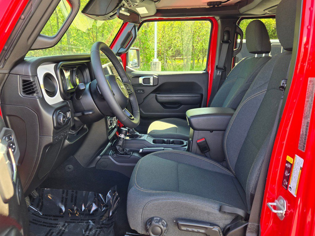 Used 2025 Jeep Wrangler Unlimited Sport AWD/4WD image 19