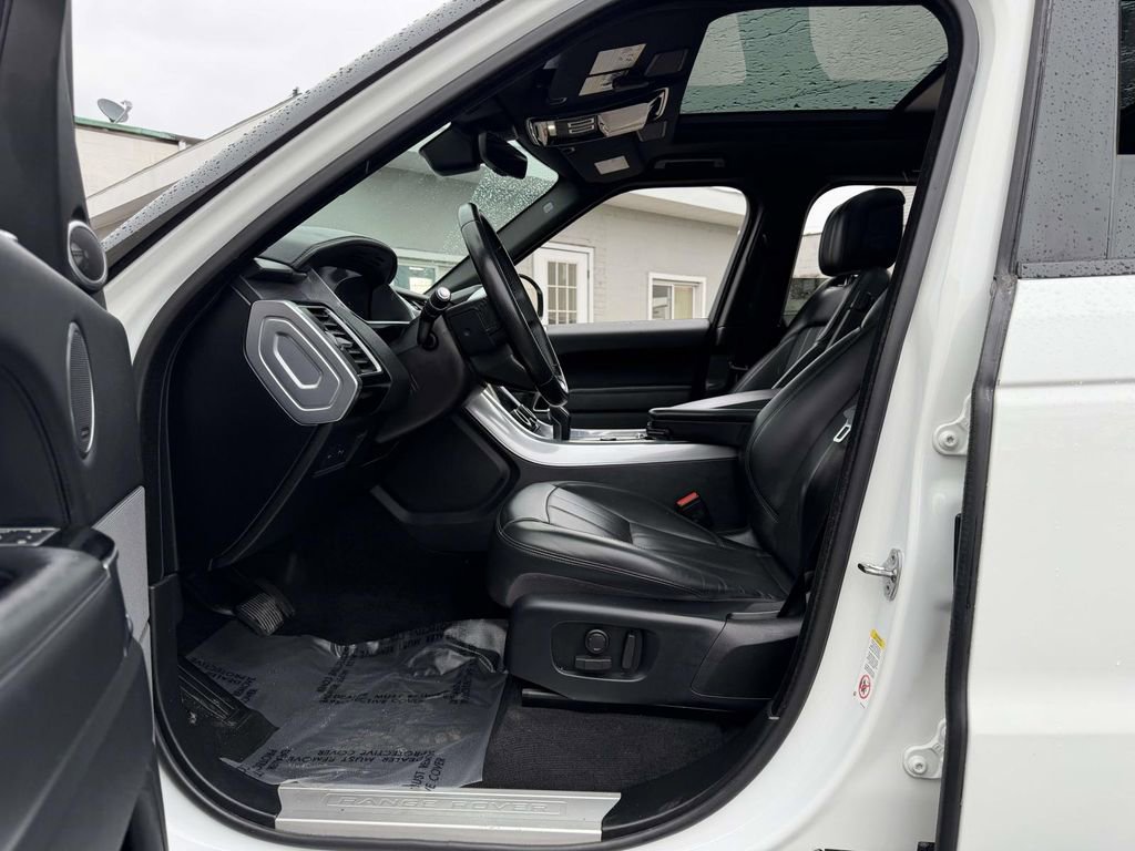 Used 2020 Land Rover Range Rover Sport HSE image 28