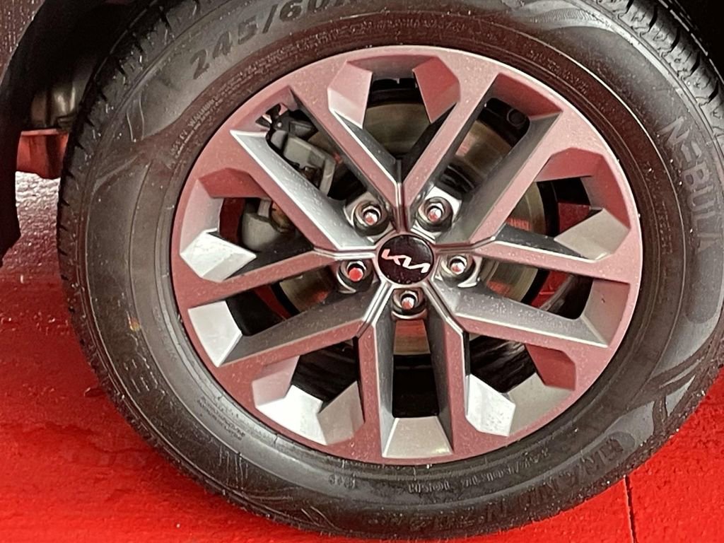 Used 2023 Kia Telluride LX image 12