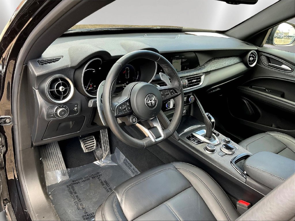 Used 2024 Alfa Romeo Stelvio Sprint AWD/4WD image 17