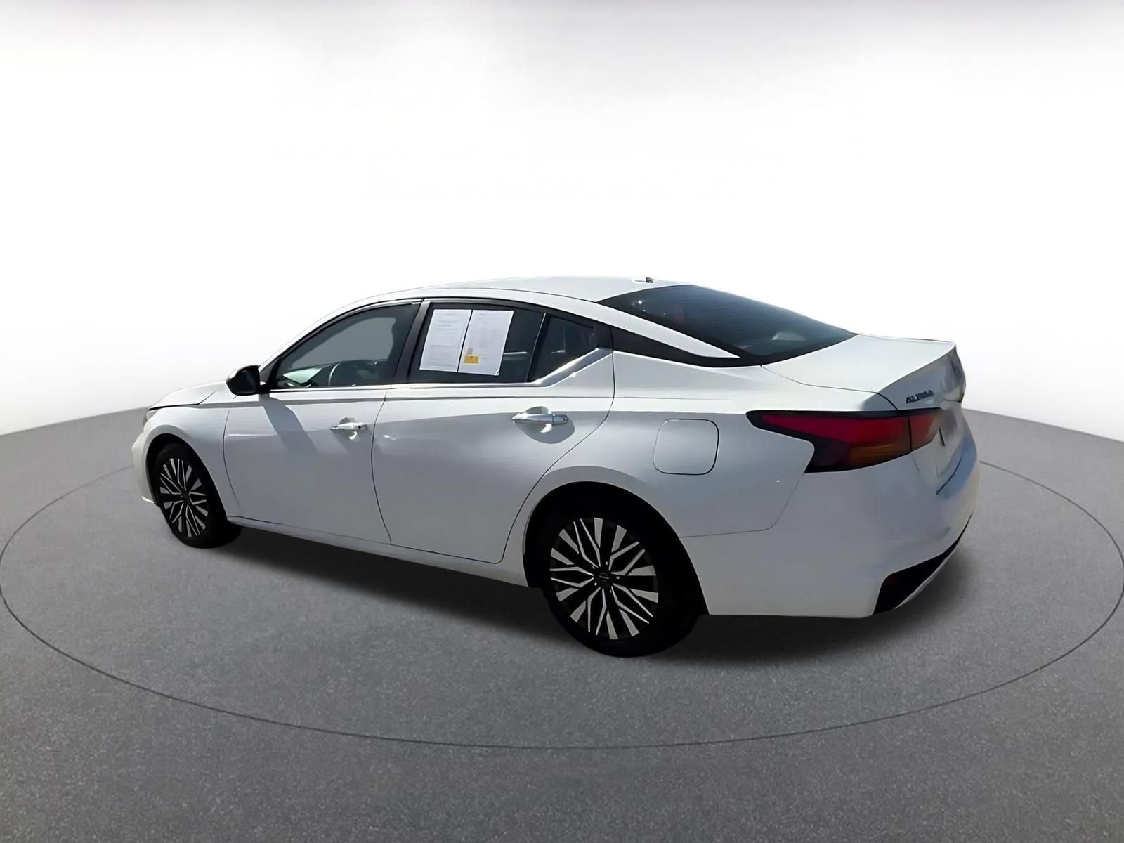Used 2025 Nissan Altima 2.5 SV FWD image 9