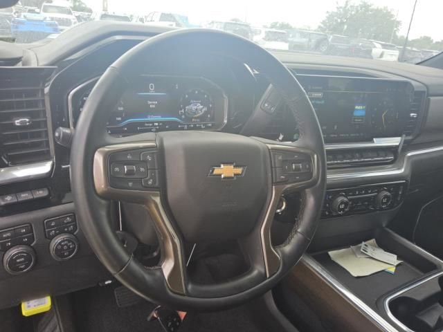 Used 2024 Chevrolet Silverado 2500 High Country w/ Technology Package AWD/4WD image 4