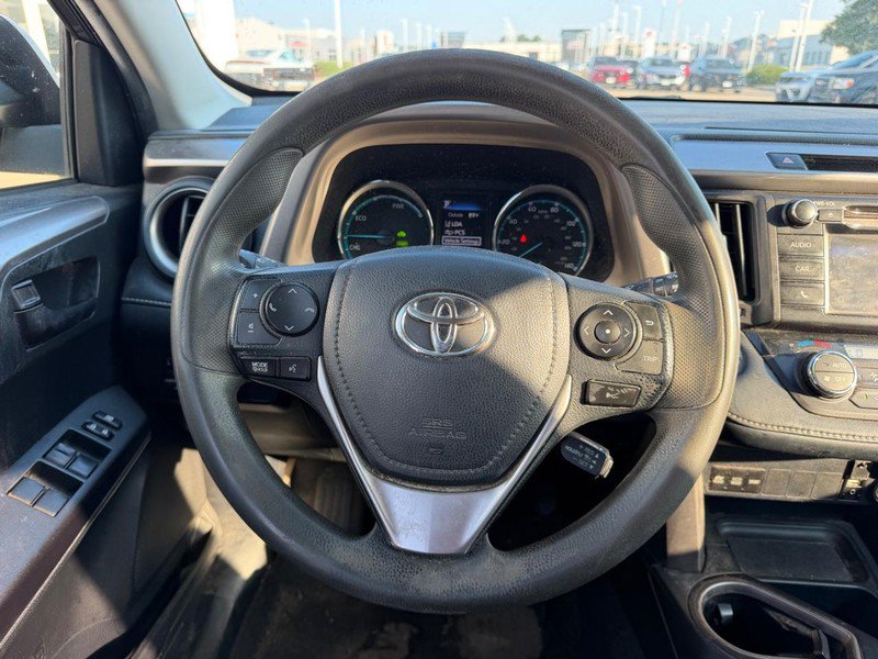 Used 2018 Toyota RAV4 LE AWD/4WD image 10