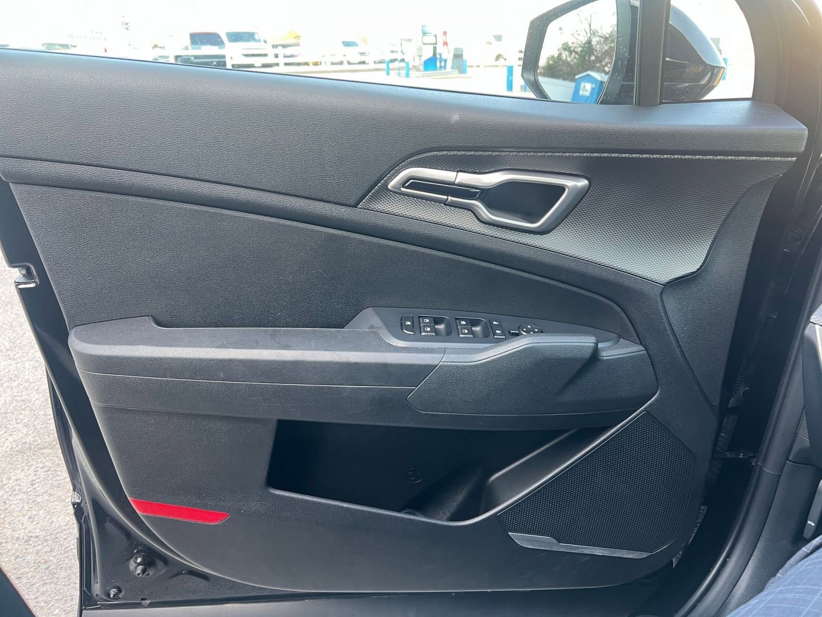 Used 2025 Kia Sportage LX image 18