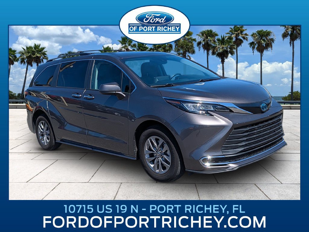 Used 2022 Toyota Sienna XLE