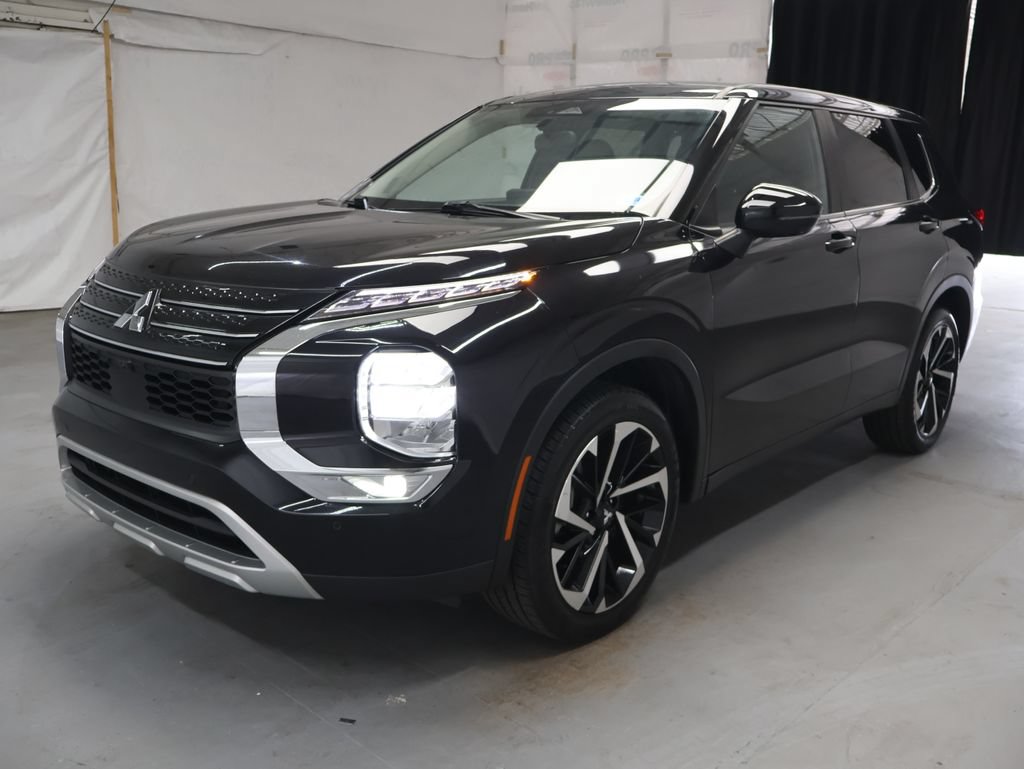 Used 2024 Mitsubishi Outlander SE FWD image 3