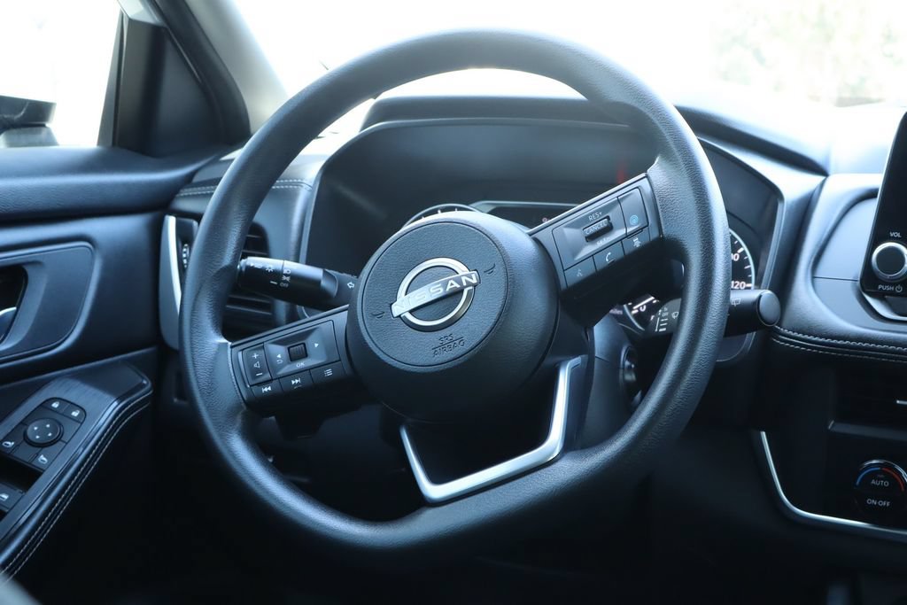 Used 2024 Nissan Rogue SV FWD image 27