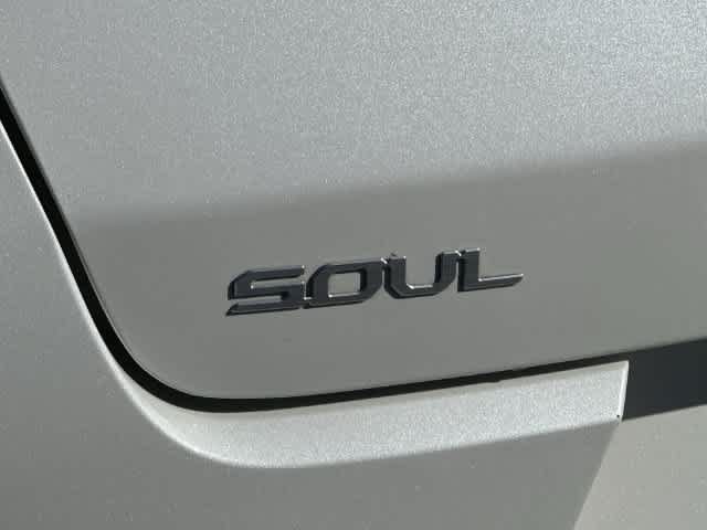 Used 2025 Kia Soul LX w/ LX Technology Package FWD image 17