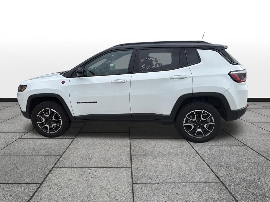 Used 2025 Jeep Compass Trailhawk AWD/4WD image 8