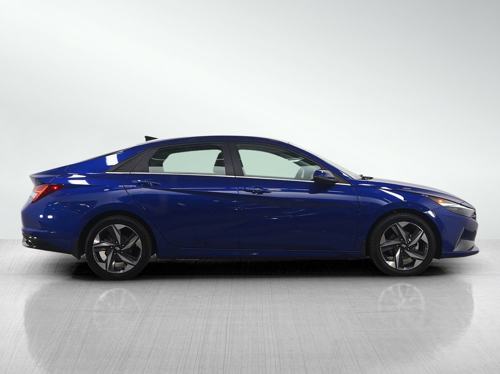 Used 2023 Hyundai Elantra Limited image 6
