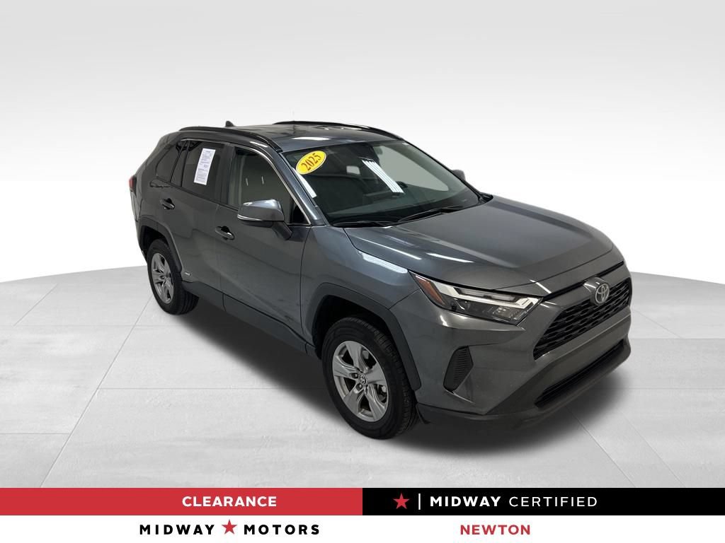 Used 2025 Toyota RAV4 LE AWD/4WD image 1