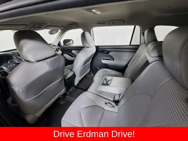 Used 2023 Toyota Highlander L image 10