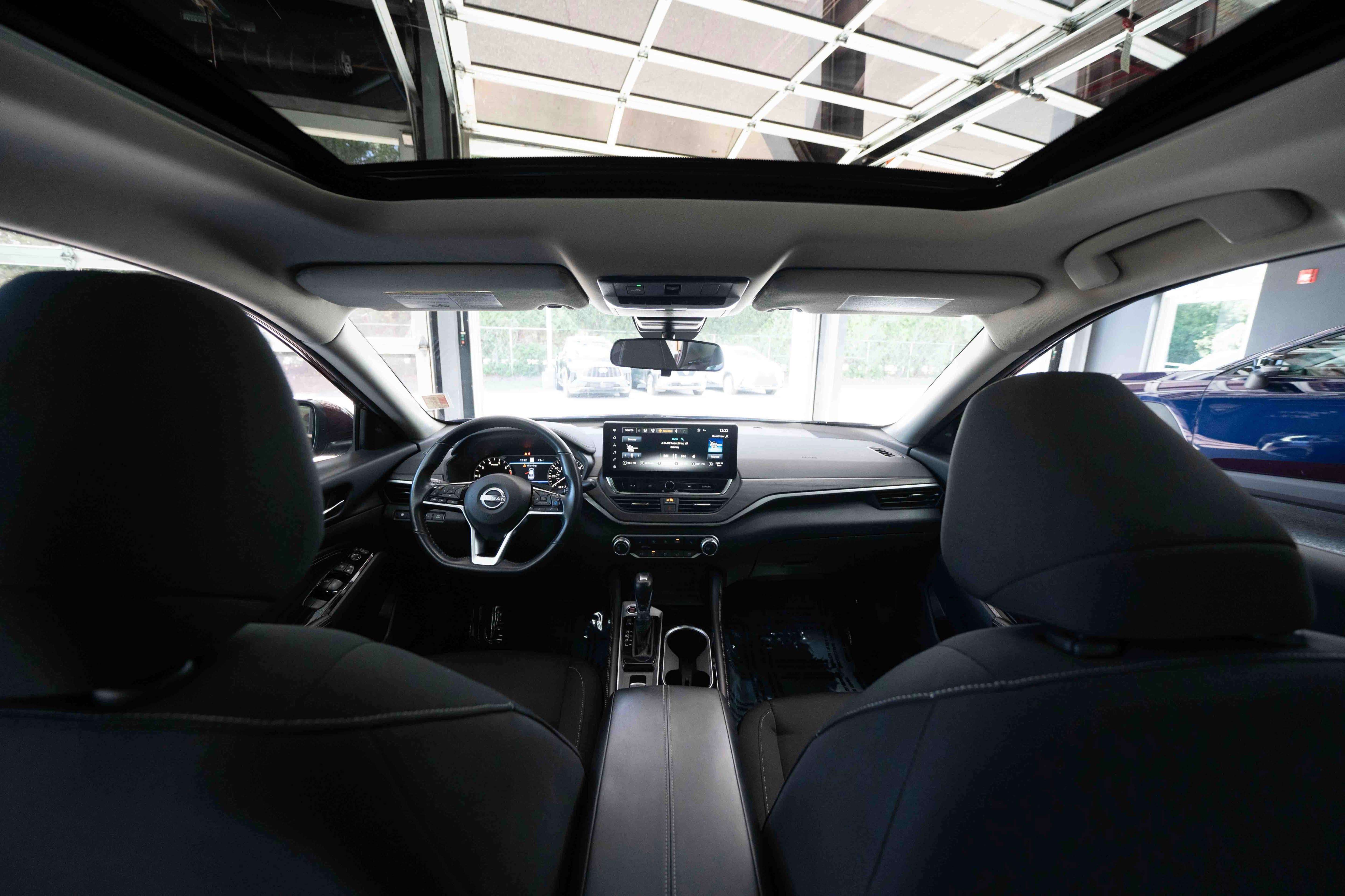 Used 2023 Nissan Altima 2.5 SV w/ SV Premium Package image 19