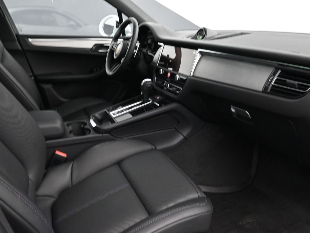 New 2025 Porsche Macan image 14