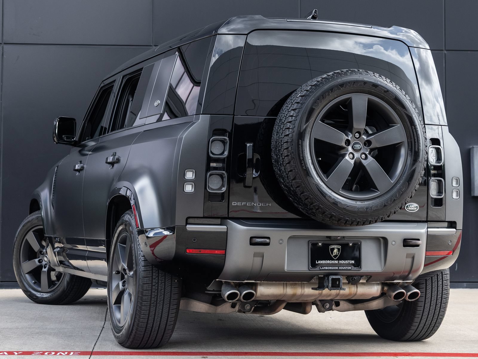 Used 2023 Land Rover Defender 110 V8 AWD/4WD image 6