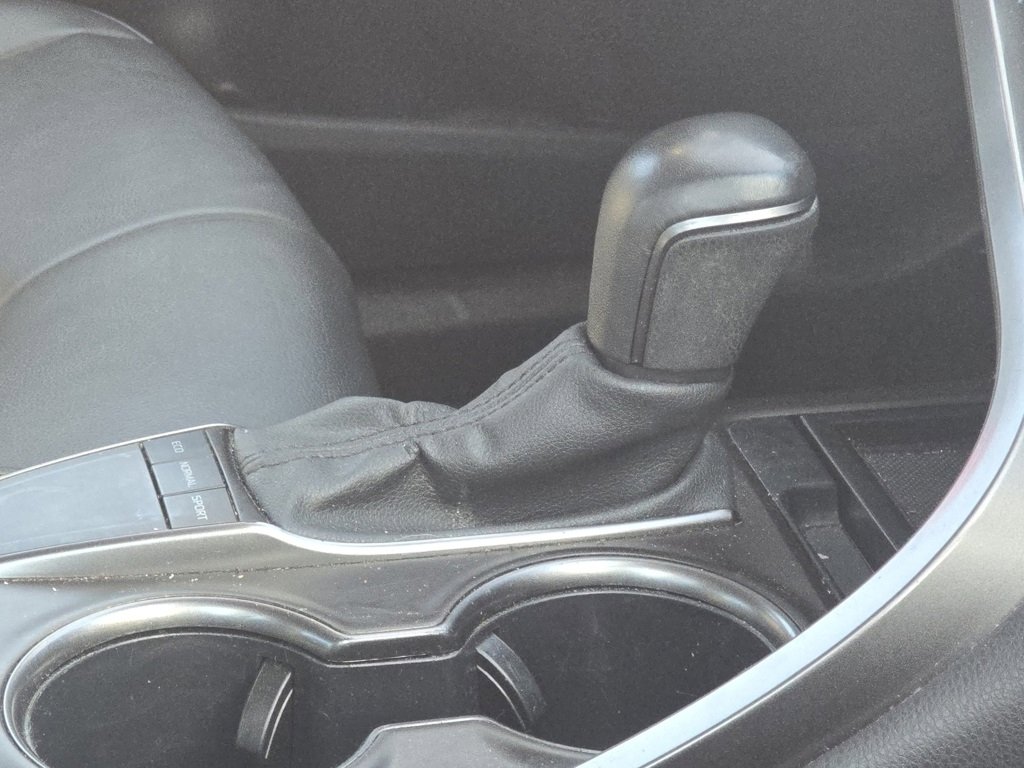 Used 2024 Toyota Camry SE image 13