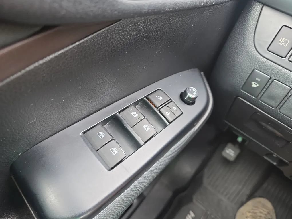 Used 2019 Toyota Highlander LE AWD/4WD image 24
