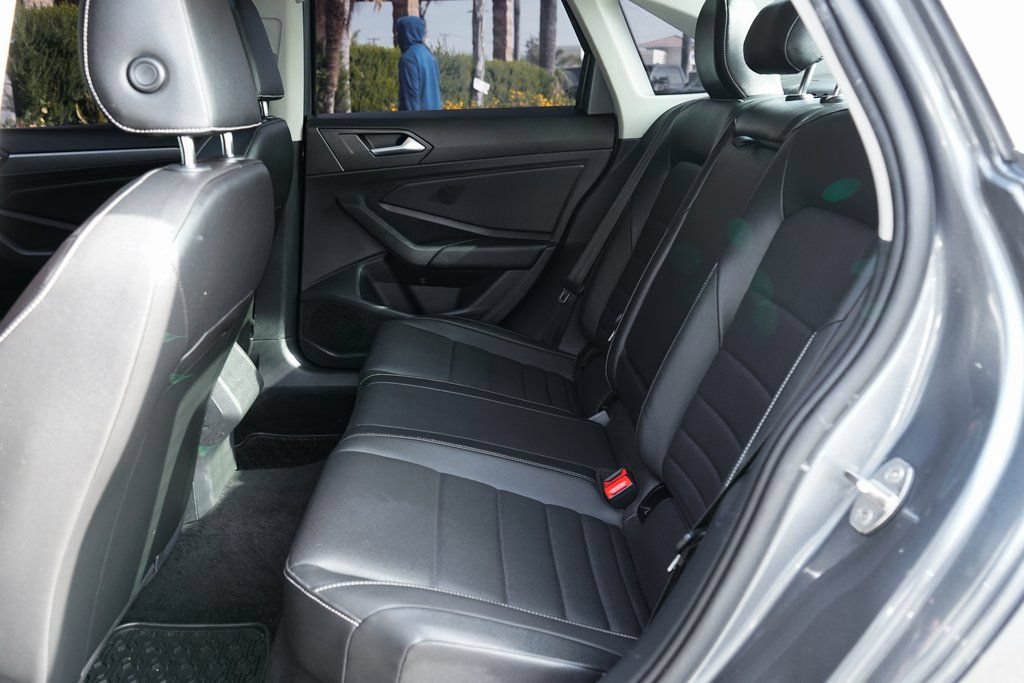 Used 2022 Volkswagen Jetta SE FWD image 37