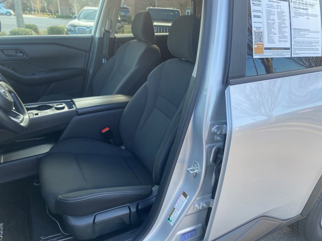 Used 2024 Nissan Rogue S image 12