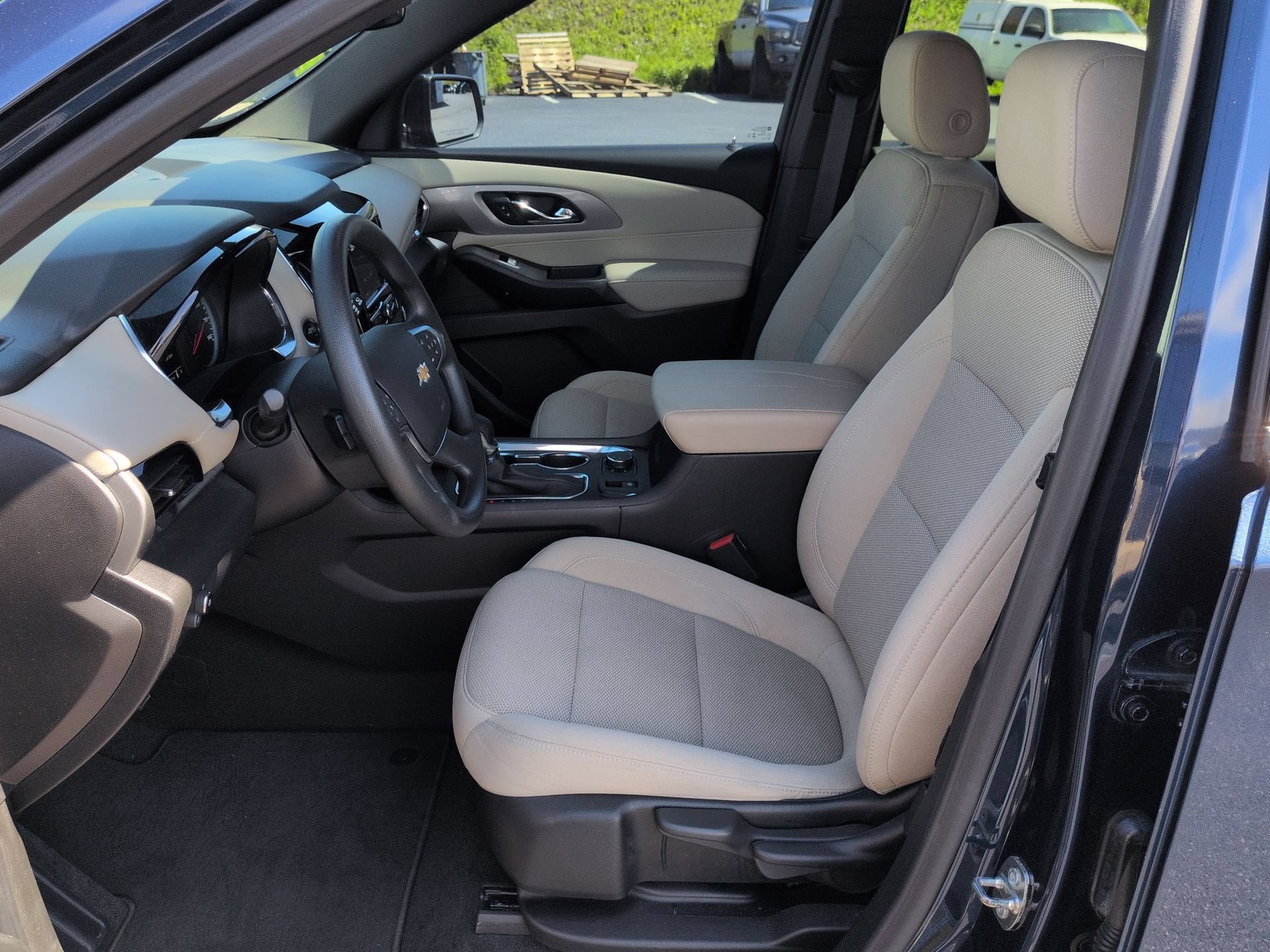 Certified 2023 Chevrolet Traverse LS FWD image 19