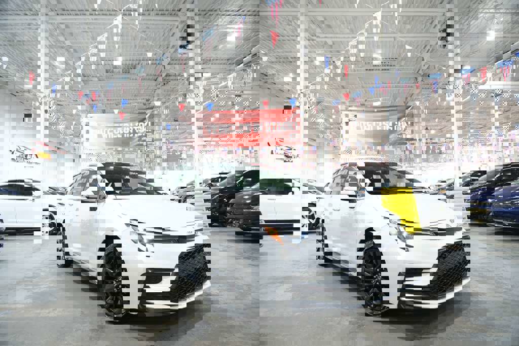 Used 2024 Toyota Corolla SE image 2