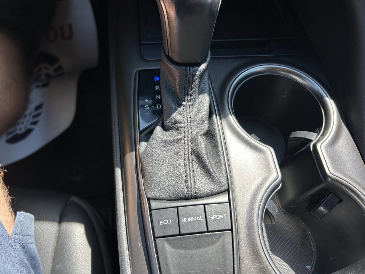 Used 2022 Toyota Camry SE image 15