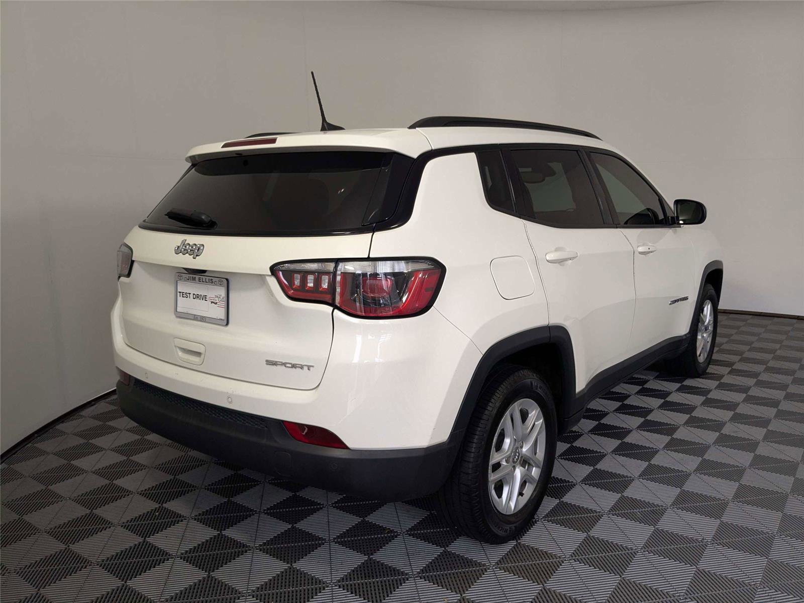 Used 2018 Jeep Compass Sport w/ Tech Group FWD image 5