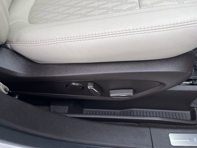 Used 2022 Lincoln Nautilus Black Label w/ Class II Trailer Tow Package image 23