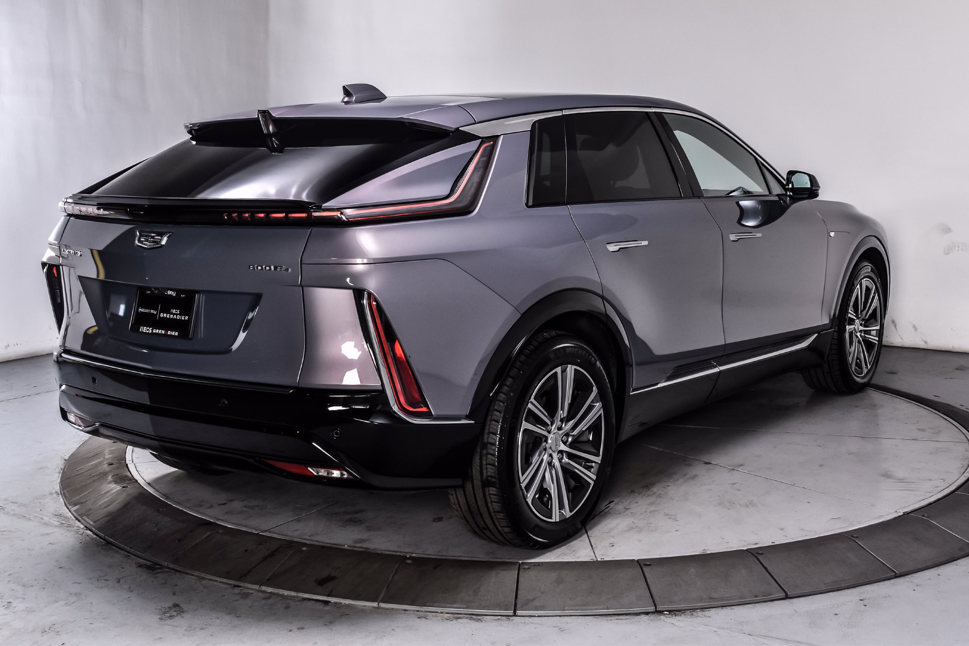 Used 2024 Cadillac Lyriq Luxury AWD/4WD image 4