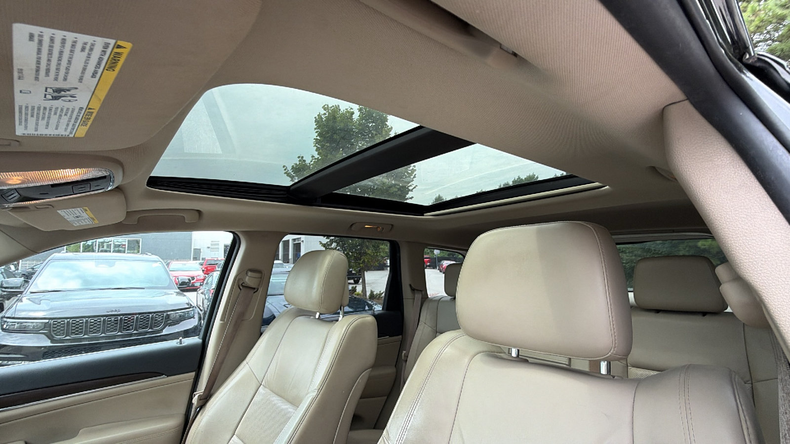 Used 2015 Jeep Grand Cherokee Limited w/ Luxury Group II AWD/4WD image 18