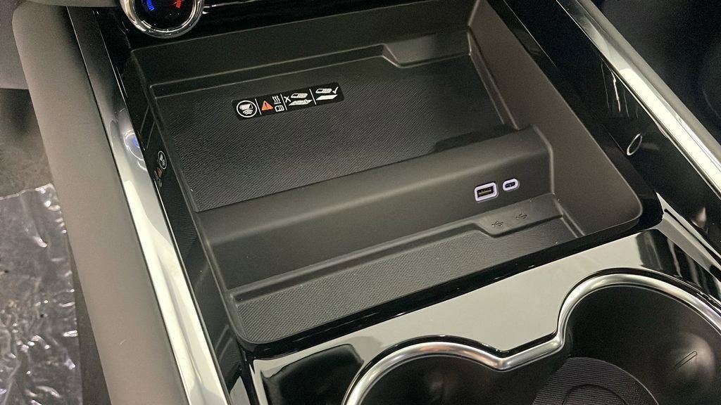 New 2025 Chevrolet Suburban RST w/ Advanced Technology Package image 17