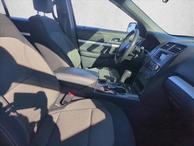 Used 2017 Ford Explorer XLT image 21