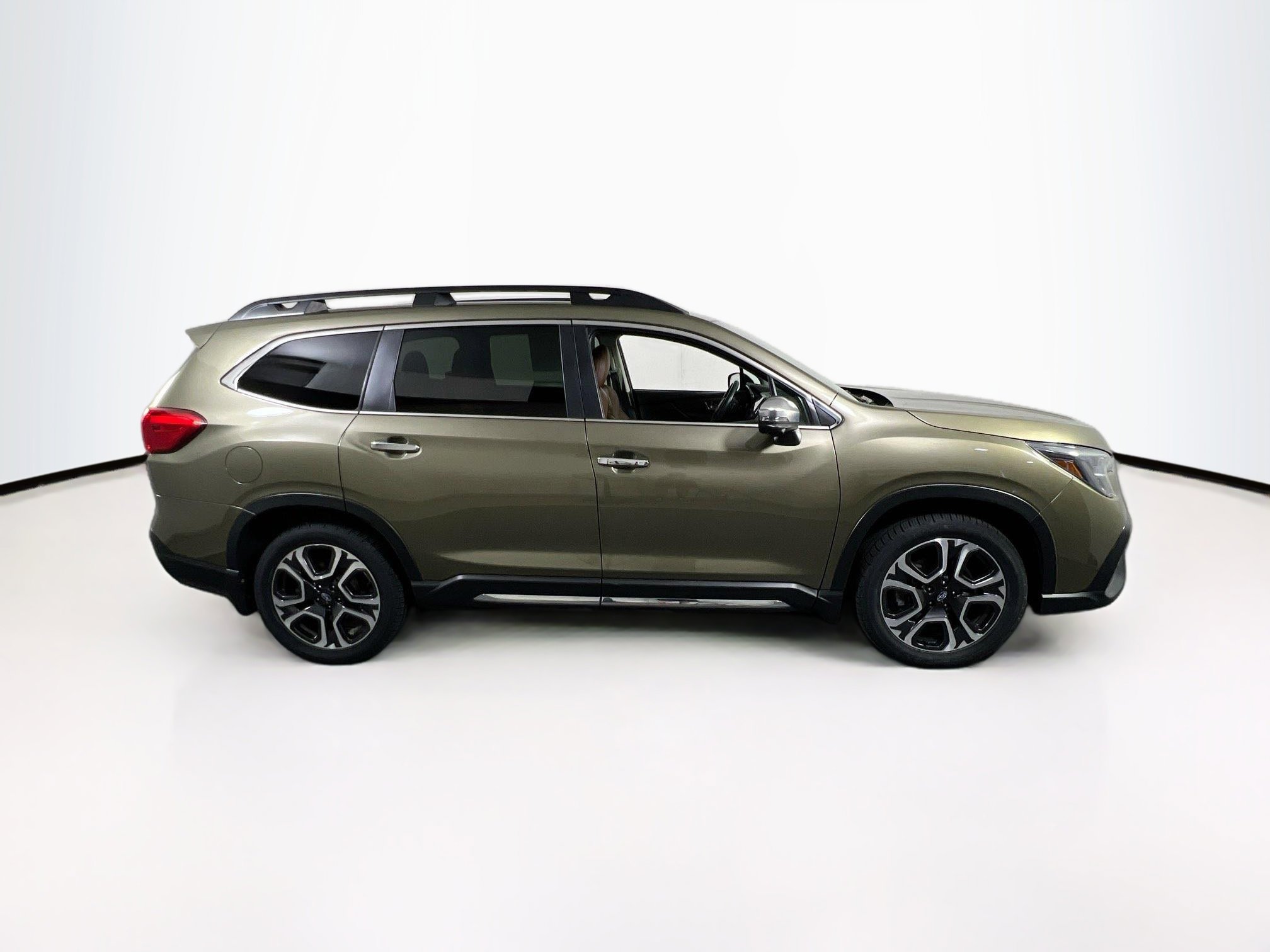 Used 2023 Subaru Ascent Touring AWD/4WD image 4