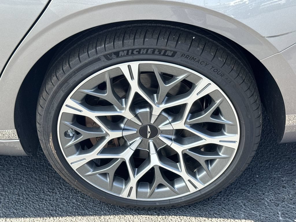 Used 2025 Genesis G90 3.5T AWD/4WD image 19