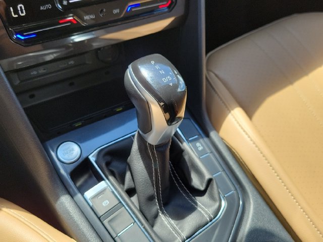 Used 2024 Volkswagen Tiguan SE FWD image 32
