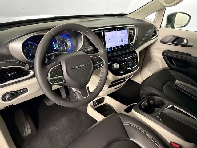 Used 2023 Chrysler Pacifica Touring-L image 23