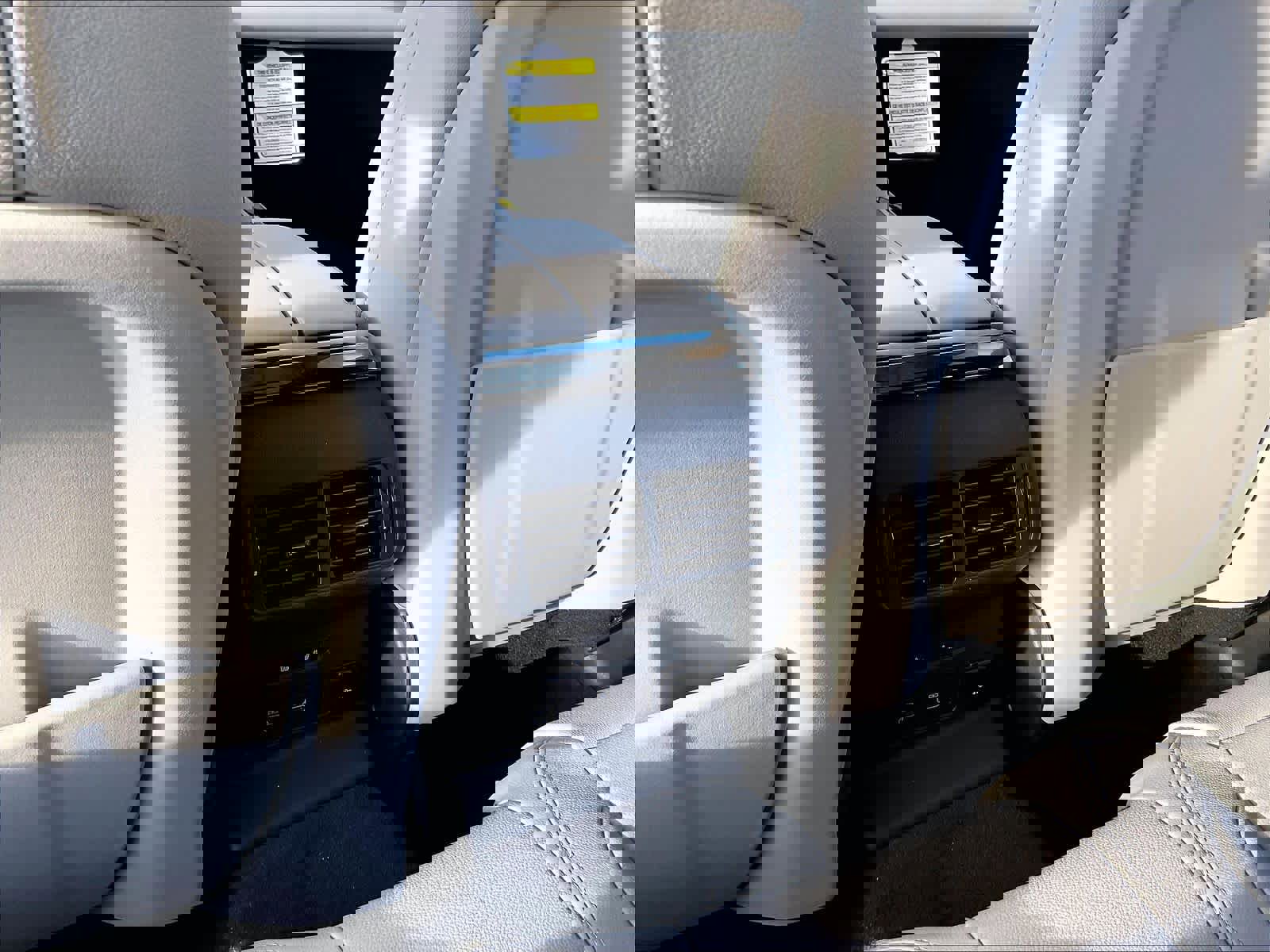 New 2026 Land Rover Range Rover Velar Dynamic SE image 16