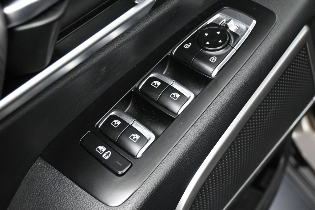 Used 2025 Kia Telluride EX w/ EX Captain's Chair Package FWD image 14